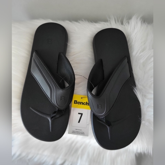 NEW Bench Men Black Flip Flops, Size 7 - Picture 1 of 5